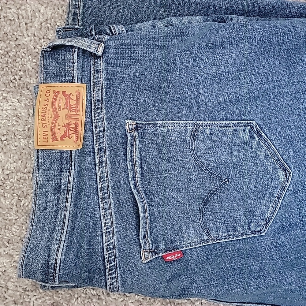 BNWOT 314 Shaping straight Levi's - Picture 3 of 3